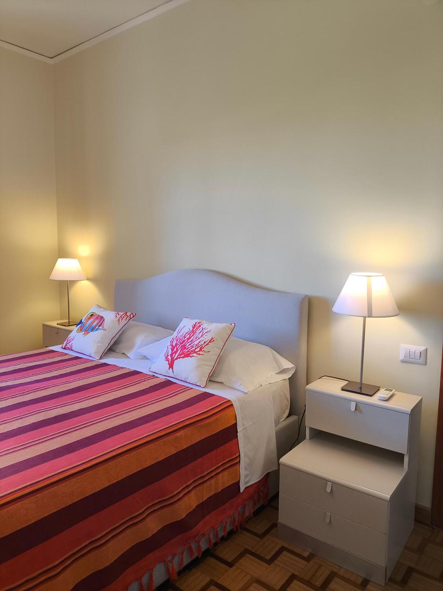 Casa Mar - Elegant Apartment With Pool And Panoramic Terrace In The Heart Of Sorrento Eksteriør billede