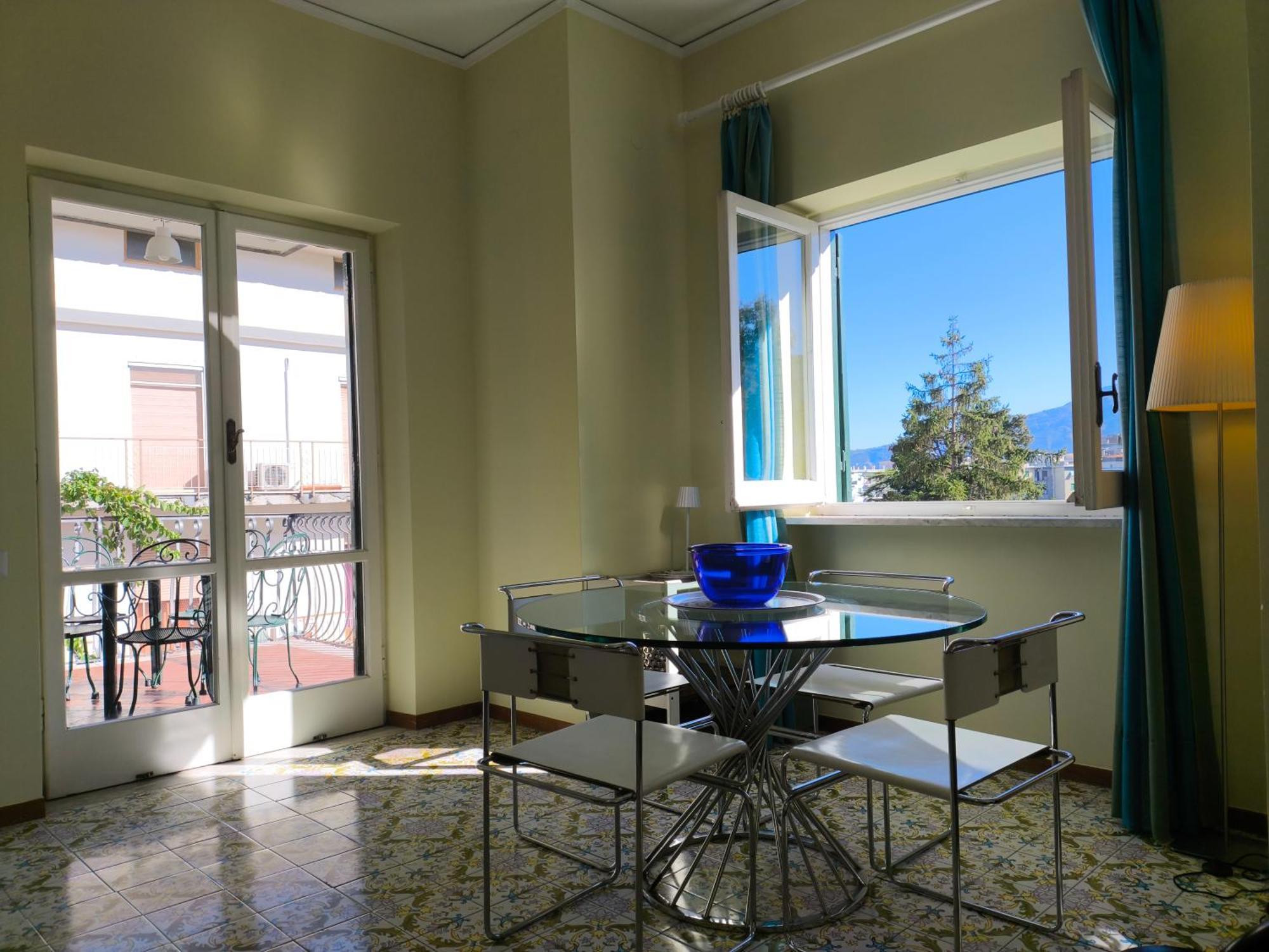 Casa Mar - Elegant Apartment With Pool And Panoramic Terrace In The Heart Of Sorrento Eksteriør billede