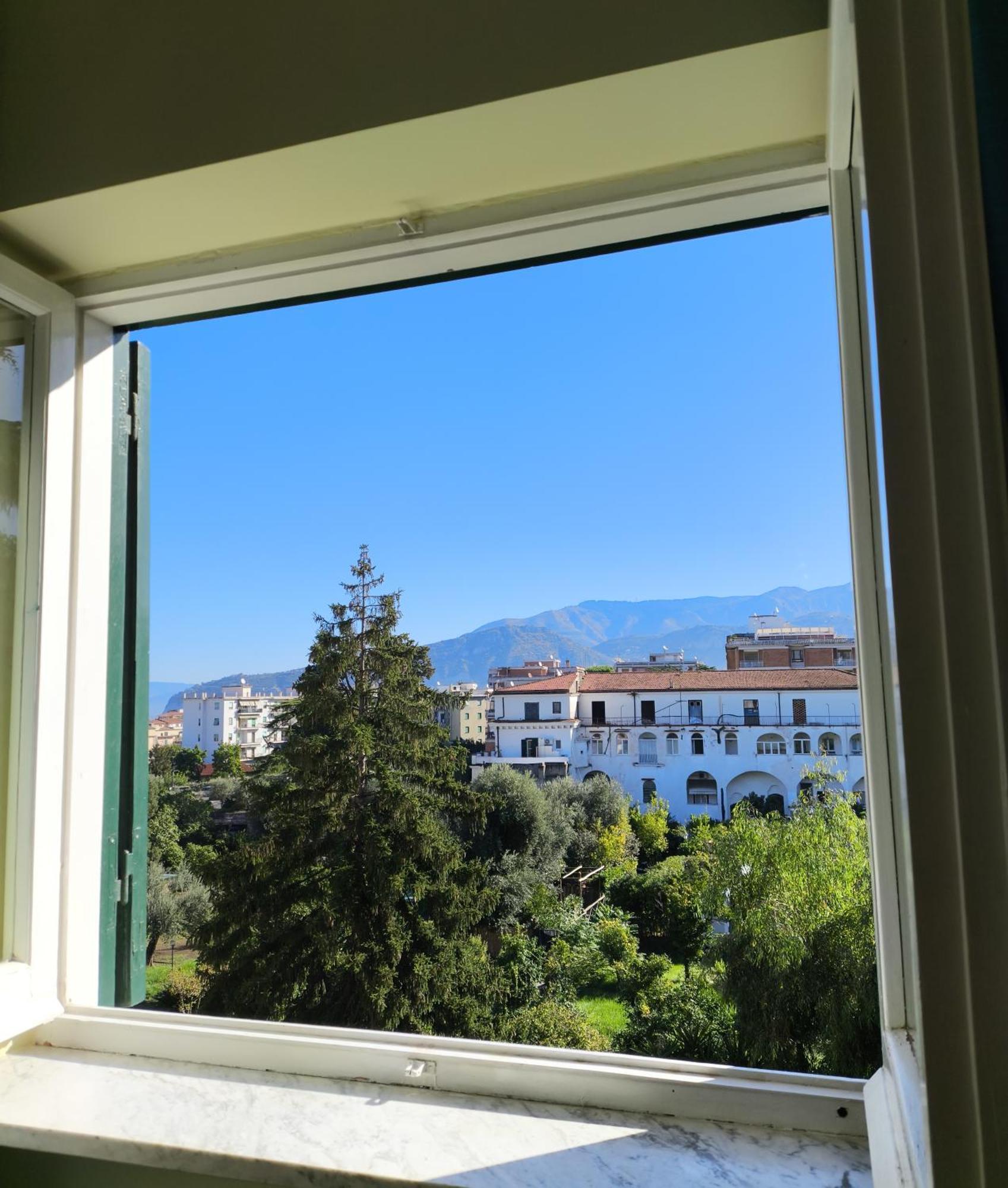 Casa Mar - Elegant Apartment With Pool And Panoramic Terrace In The Heart Of Sorrento Eksteriør billede