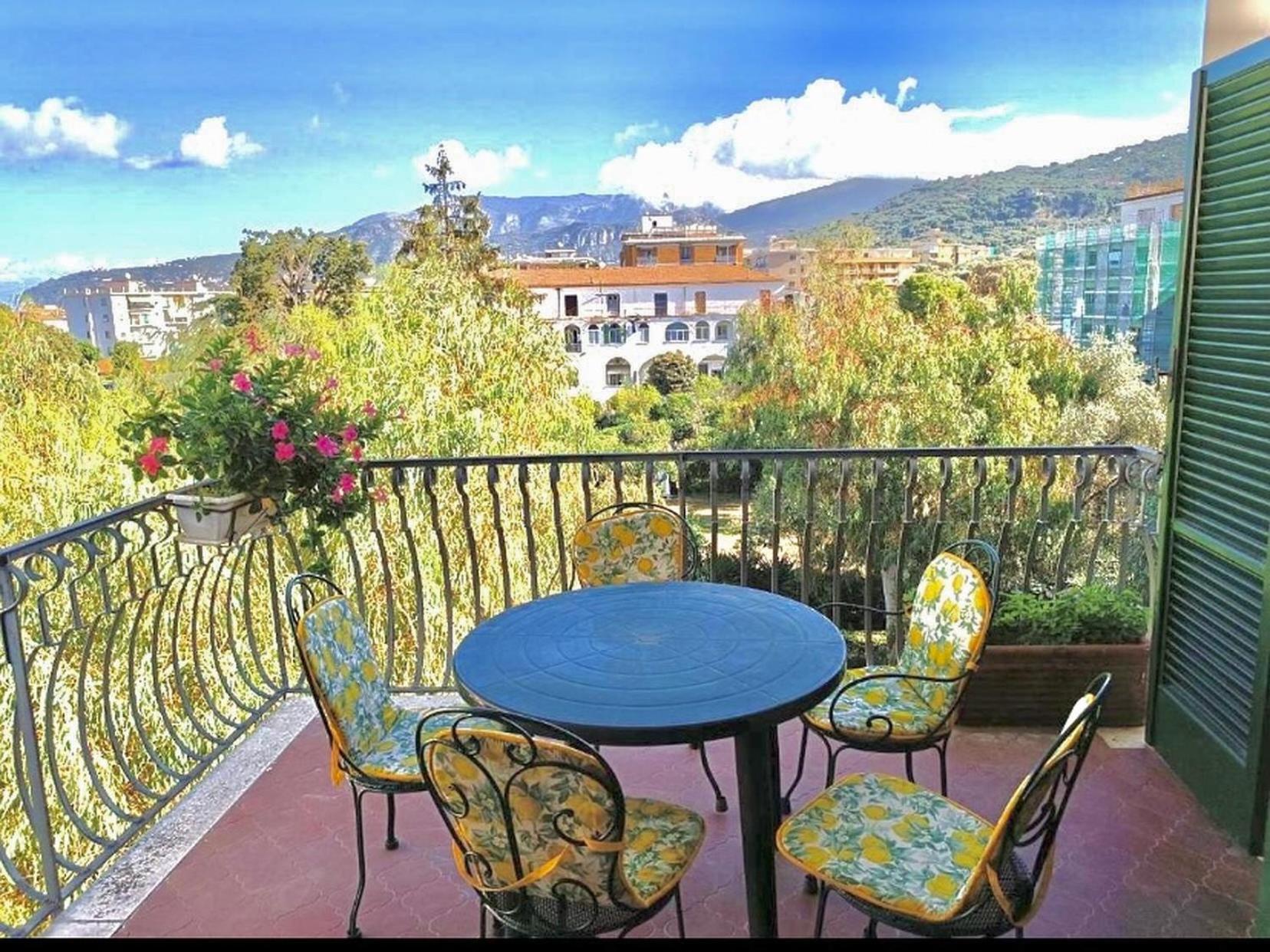 Casa Mar - Elegant Apartment With Pool And Panoramic Terrace In The Heart Of Sorrento Eksteriør billede